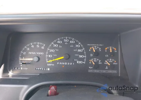 1998 Chevrolet Suburban 1500 z USA, uszkodzony, nr VIN 1GNEC16R5WJ301978